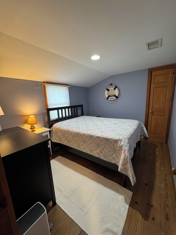 4 habitaciones, tabla de planchar con plancha, wifi y ropa de cama 