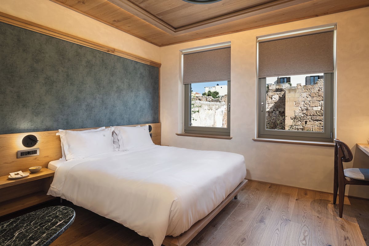 Deluxe Double Room | 2 bedrooms, premium bedding, memory-foam beds, free minibar