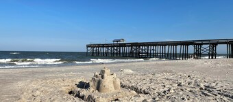 New Listing ~ Second Row Ocean Condo~ Close to Beach ~ Family Friendly ~ Updated