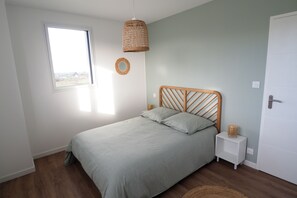 3 bedrooms, iron/ironing board, travel cot, WiFi