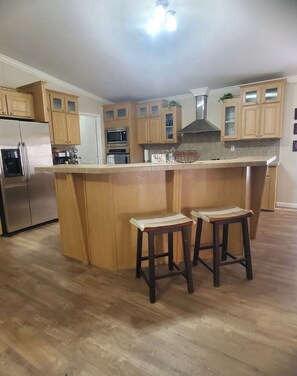 冰箱、微波炉、烤箱、炉灶