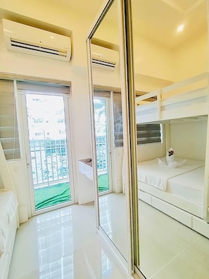 Family Condo, Pool Access, Pool View | Wardrobe - Comfystay Manila (Pasay)