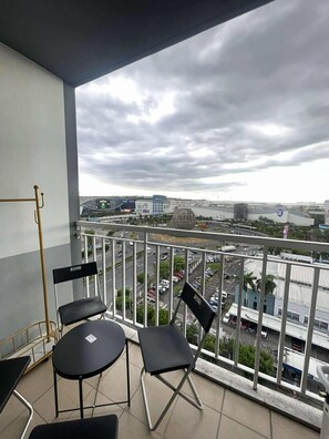 Perhehuoneisto, parveke, merinäköala | Parveke