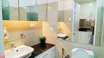 Shower, bidet, towels, soap