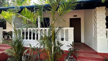 Deluxe Double Room, Garden View | Terrace/patio