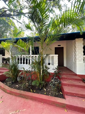 Deluxe Double Room, Garden View | Terrace/patio - Kites Hostel and Rooms Vagator Goa (Vagator)