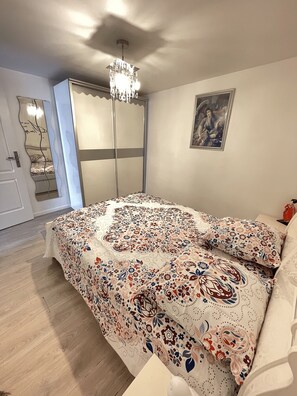 1 quarto, ferros/tábuas de passar roupa, Wi-Fi, roupa de cama