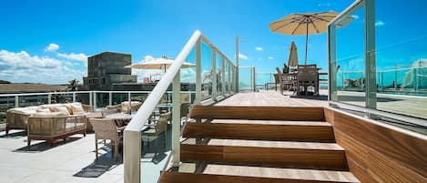 屋外ダイニングエリア