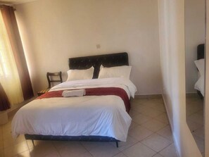 Apartamento família, sacada, vista para o jardim | 3 quartos, cortinas blackout, ferros/tábuas de passar roupa