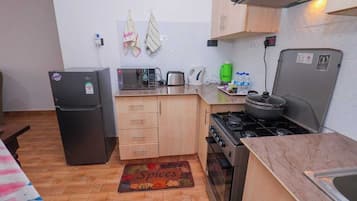 Family Apartment, Balcony, Garden View | Private kitchen