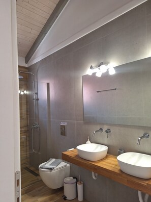 Loft, Partial Sea View | Bathroom | Towels