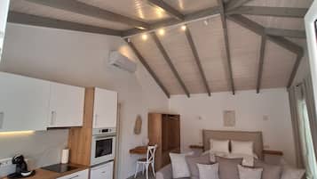 Loft, Partial Sea View | 1 bedroom, iron/ironing board, free WiFi