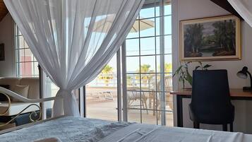 Suite, Sea View | 1 bedroom, iron/ironing board, free WiFi