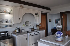 Fridge, oven, stovetop, coffee/tea maker - Monhegan Island Maine - Private Seaside Cottage (Monhegan Island)