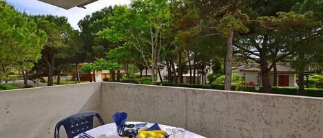 تناول الطعام بالخارج