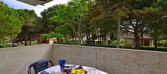 Holiday apartment with air conditioning, balcony and pool