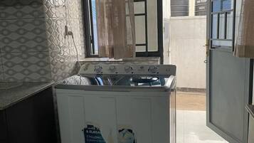 Deluxe Double Room, Balcony | Private kitchen | Fridge, microwave, oven, stovetop