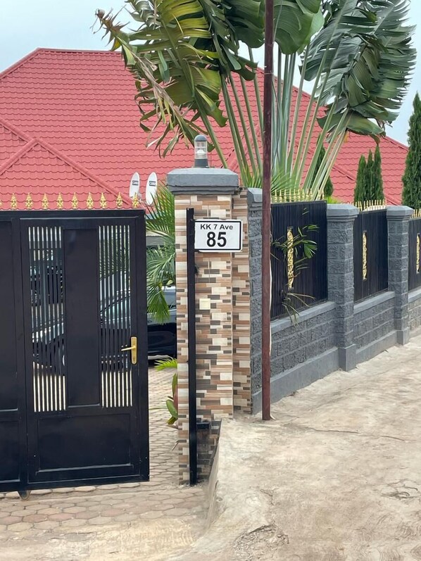 Fachada de la propiedad