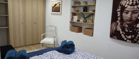 2 bedrooms, iron/ironing board, WiFi, bed sheets