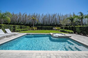Piscine extérieure, piscine chauffée