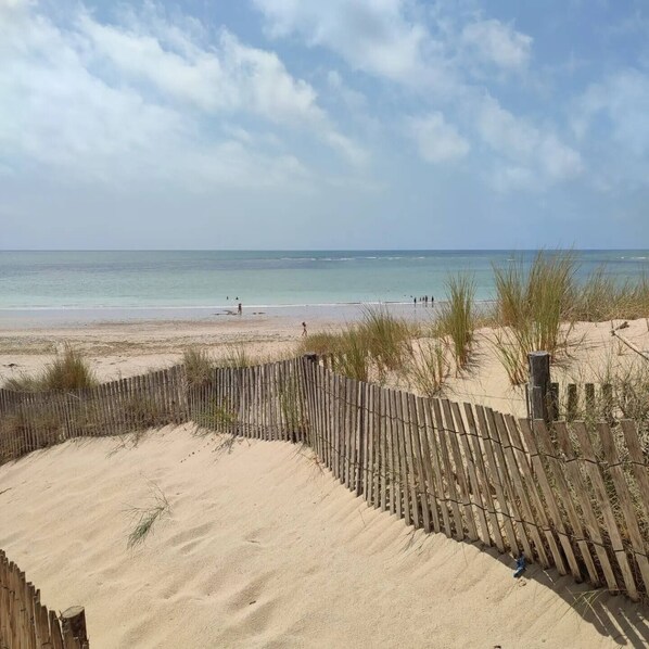 Beach - Magnifique manoir, quatre chambres, avec piscine (Saint-Porchaire)
