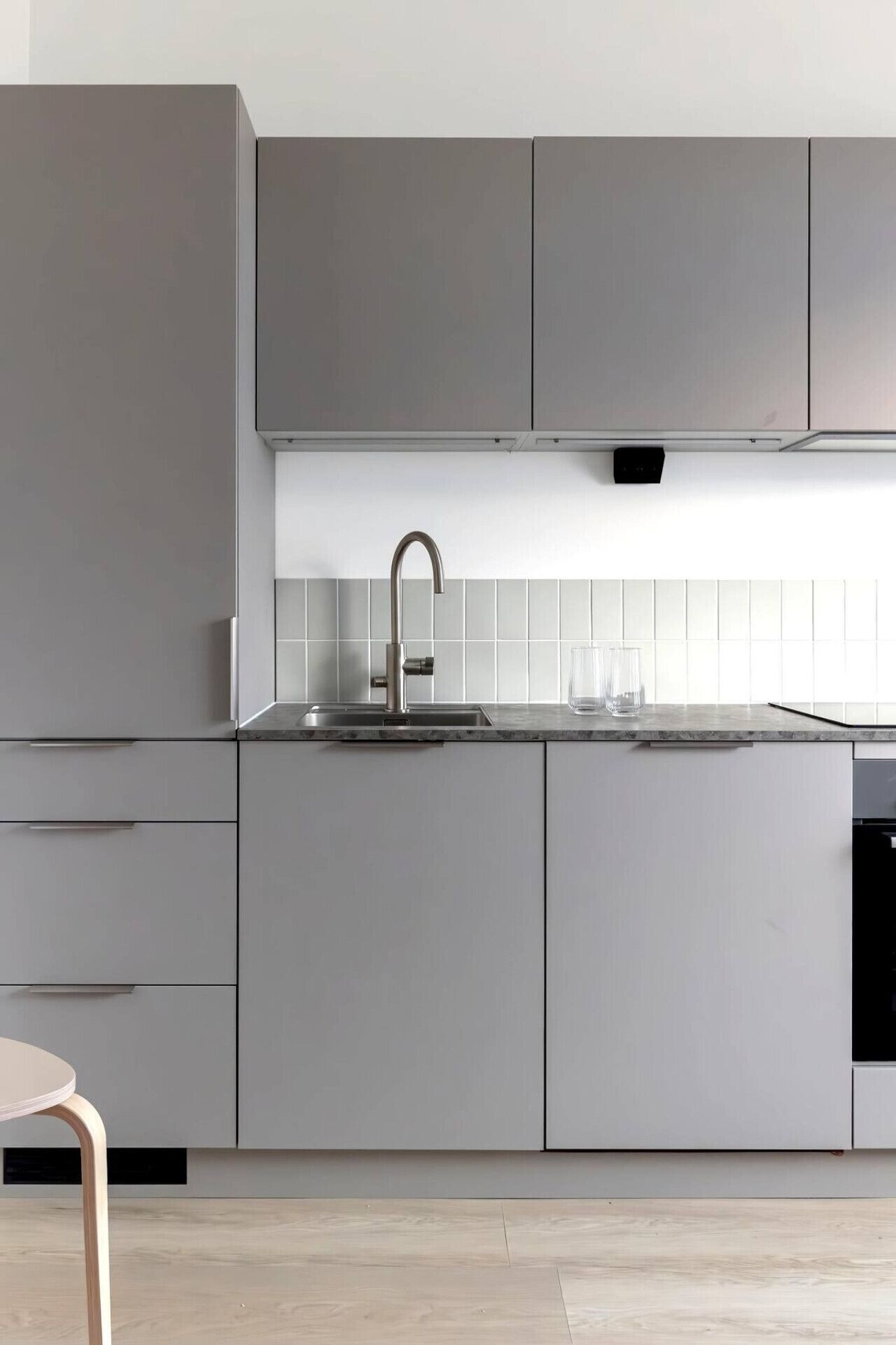 Apartamento básico, vista para a cidade | Cozinha privada | Geladeira, fogão, cooktop, lava-louças