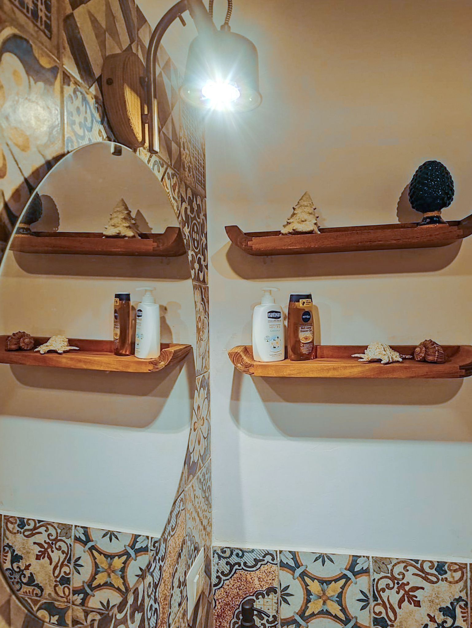 Dutxa, assecador de cabells, tovalloles i sabó 