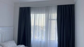 1 habitación, tabla de planchar con plancha, wifi y ropa de cama