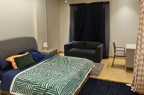 1 sovrum, värdeförvaringsskåp på rummet och strykjärn/strykbräda