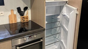 Coffee/tea maker, fridge, microwave, oven - Welcome to Le Trois Six Very nice air-conditioned duplex (Pézenas)