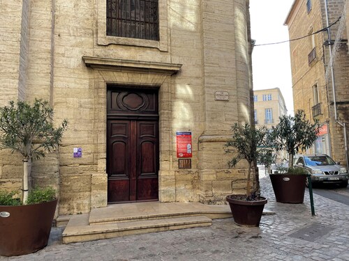 Au Trois Six
Duplex 
très confortable et
climatisé 
Au cœur de Pezenas