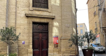 Au Trois Six
Duplex
trĂšs confortable et
climatisé
Au cĆur de Pezenas