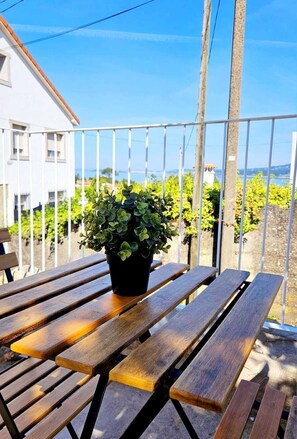 Outdoor dining - Casita de Aguete 195 (Marín)