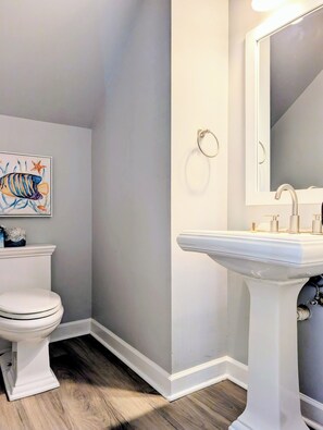 Shower, jetted bath, hair dryer, towels - Daufuskie High Tide'r (Daufuskie Island)