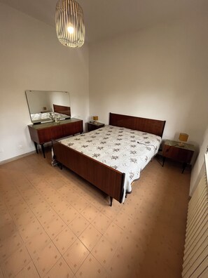 3 quartos, ferros/tábuas de passar roupa, Wi-Fi, roupa de cama
