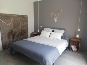 3 chambres, bureau, fer et planche à repasser, accès au Wi-Fi (inclus)