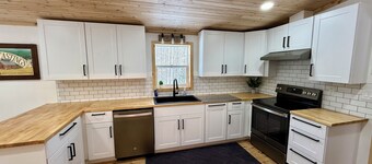 Forest Lake Haven close to Lake George and Gore Mountain, 5 BR spacious and NEW