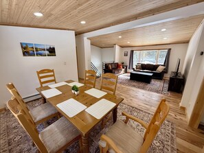 Dining - Beautiful property close to Lake George and Gore Mountain (Chestertown)