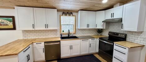 Refrigerador, microondas, horno, placa de cocina