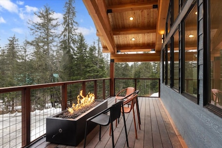 Property grounds. 3 King Suites Near Alyeska | Sauna & Mountain Views