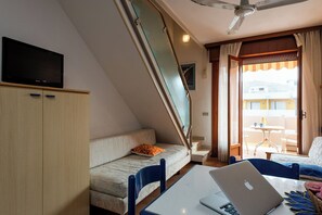 Appartement, 1 chambre, balcon, vue océan | Salle de séjour