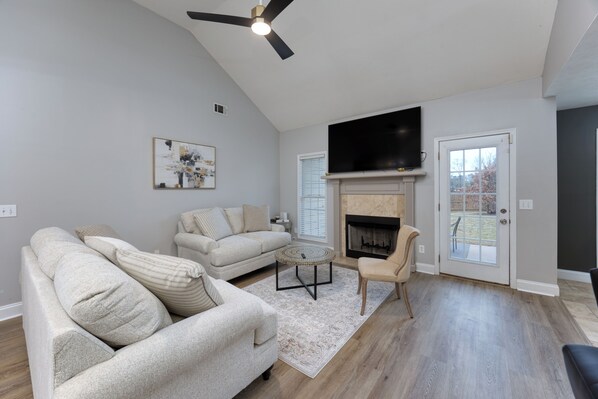 Smart TV - Columbus/Ft Moore Skylight Retreat (Columbus)