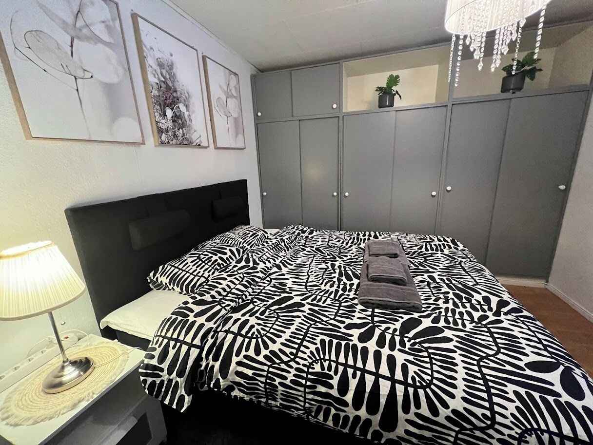 2 bedrooms, iron/ironing board, WiFi, bed sheets