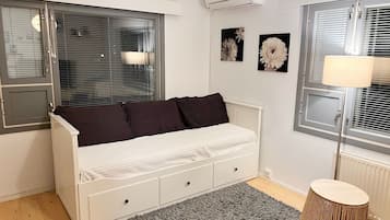 2 bedrooms, iron/ironing board, WiFi, bed sheets