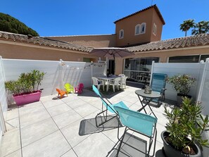 تناول الطعام بالخارج