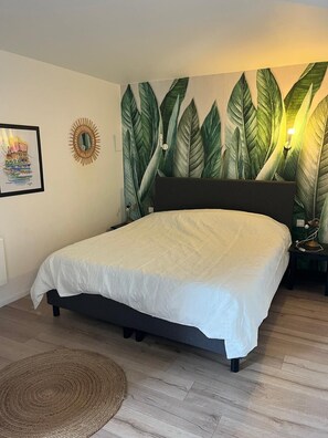 3 bedrooms, iron/ironing board, travel crib, bed sheets - Maitiss butterfly house on the Valescure estate in Saint Raphaël (Saint-Raphaël)