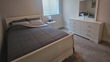 3 bedrooms, iron/ironing board, WiFi, bed sheets