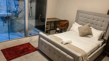 Desk, laptop workspace, free WiFi