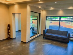 Reception - Fairstay Lodge (Cape Town)