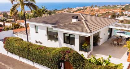 NEW: Villa Brisamar with sea views and heated pool